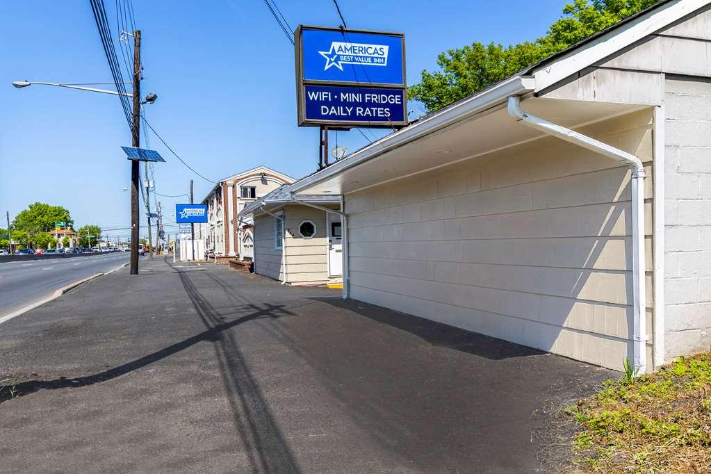 Americas Best Value Inn Avenel Woodbridge エクステリア 写真