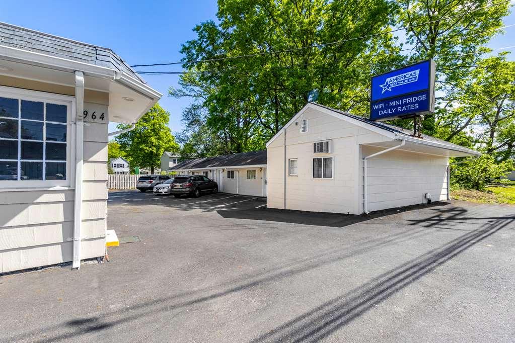 Americas Best Value Inn Avenel Woodbridge エクステリア 写真
