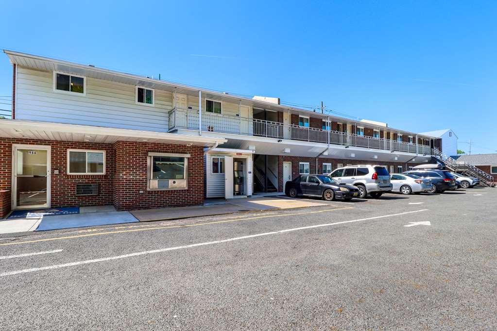 Americas Best Value Inn Avenel Woodbridge エクステリア 写真